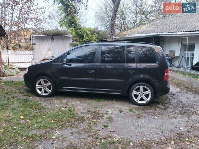 Черный Фольксваген Туран, объемом двигателя 1.9 л и пробегом 334 тыс. км за 5500 $, фото 7 на Automoto.ua