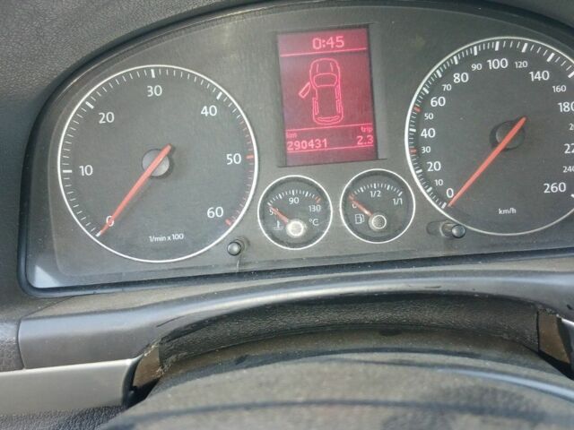 Черный Фольксваген Туран, объемом двигателя 2 л и пробегом 290 тыс. км за 6000 $, фото 5 на Automoto.ua