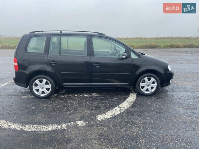 Черный Фольксваген Туран, объемом двигателя 1.6 л и пробегом 198 тыс. км за 6800 $, фото 8 на Automoto.ua