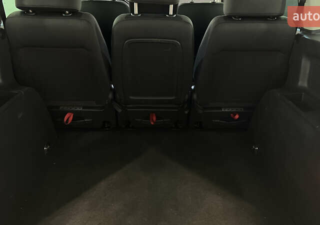 Черный Фольксваген Туран, объемом двигателя 1.9 л и пробегом 419 тыс. км за 5900 $, фото 26 на Automoto.ua