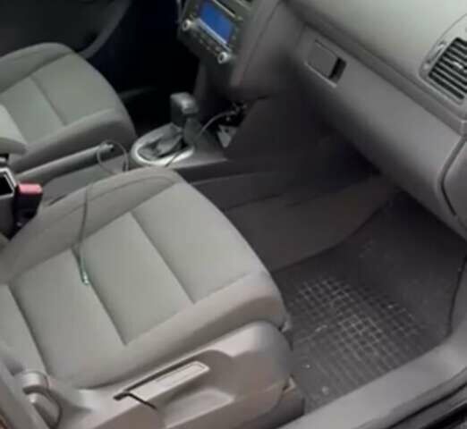 Фольксваген Туран 2005 в Житомире на Automoto.ua Черный Фольксваген Туран, объемом двигателя 1.6 л и пробегом 186 тыс. км за 6950 $, фото 5 на Automoto.ua