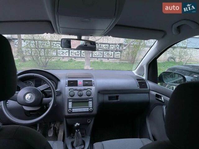Фольксваген Туран 2005 в Николаеве на Automoto.ua Черный Фольксваген Туран, объемом двигателя 2 л и пробегом 280 тыс. км за 6400 $, фото 9 на Automoto.ua