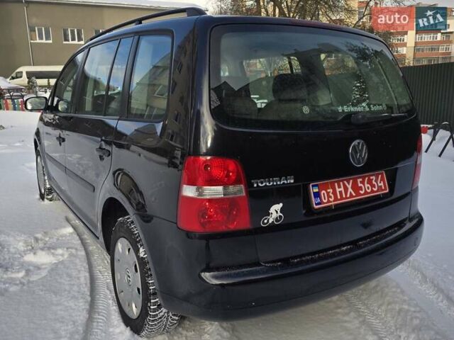 Черный Фольксваген Туран, объемом двигателя 1.6 л и пробегом 221 тыс. км за 5350 $, фото 6 на Automoto.ua