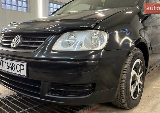 Черный Фольксваген Туран, объемом двигателя 1.9 л и пробегом 419 тыс. км за 5900 $, фото 4 на Automoto.ua
