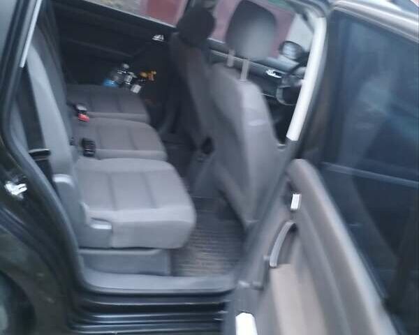 Черный Фольксваген Туран, объемом двигателя 1.9 л и пробегом 334 тыс. км за 5500 $, фото 1 на Automoto.ua