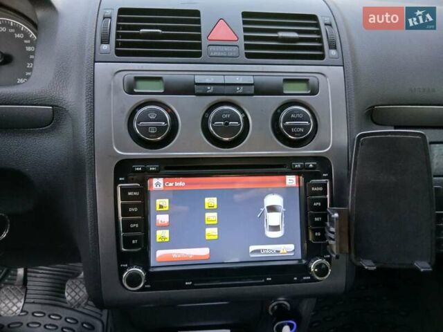 Чорний Фольксваген Туран, об'ємом двигуна 1.6 л та пробігом 279 тис. км за 4400 $, фото 16 на Automoto.ua