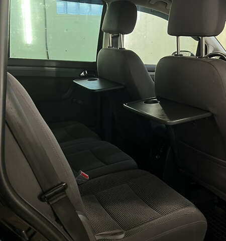 Черный Фольксваген Туран, объемом двигателя 1.9 л и пробегом 419 тыс. км за 5900 $, фото 15 на Automoto.ua