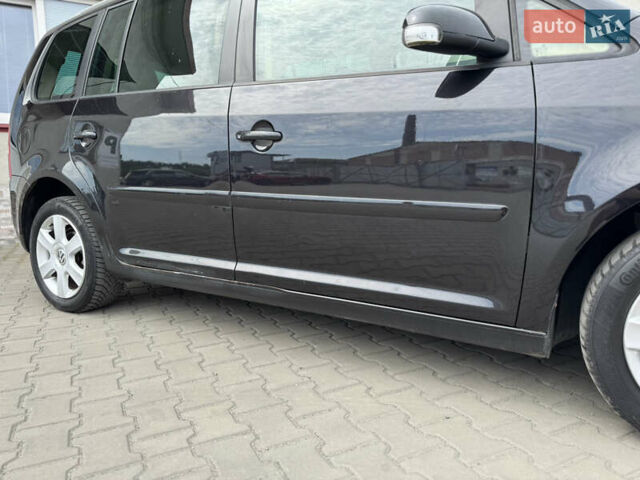 Черный Фольксваген Туран, объемом двигателя 1.98 л и пробегом 188 тыс. км за 4600 $, фото 19 на Automoto.ua