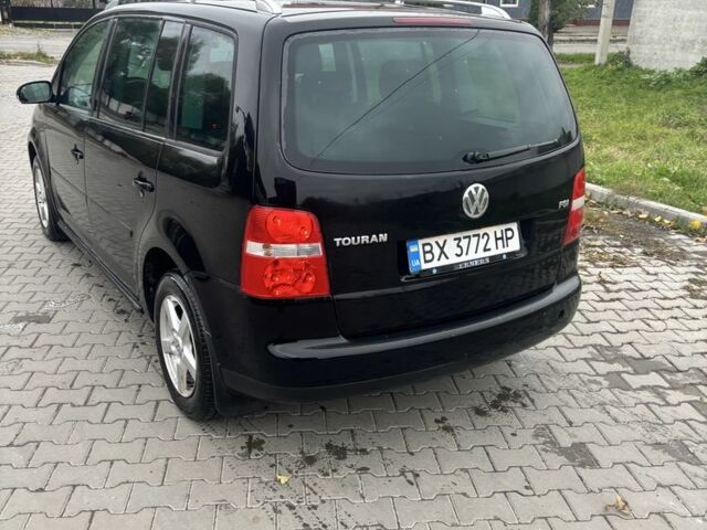 Черный Фольксваген Туран, объемом двигателя 1.6 л и пробегом 290 тыс. км за 4600 $, фото 3 на Automoto.ua