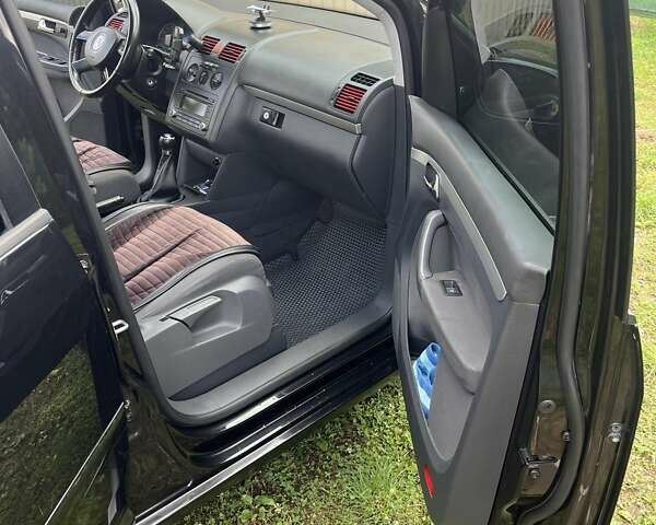 Чорний Фольксваген Туран, об'ємом двигуна 1.6 л та пробігом 216 тис. км за 6500 $, фото 20 на Automoto.ua