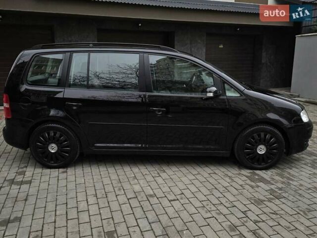 Черный Фольксваген Туран, объемом двигателя 1.6 л и пробегом 219 тыс. км за 5399 $, фото 11 на Automoto.ua