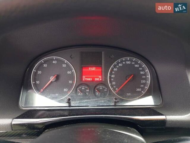 Черный Фольксваген Туран, объемом двигателя 1.6 л и пробегом 278 тыс. км за 5300 $, фото 3 на Automoto.ua