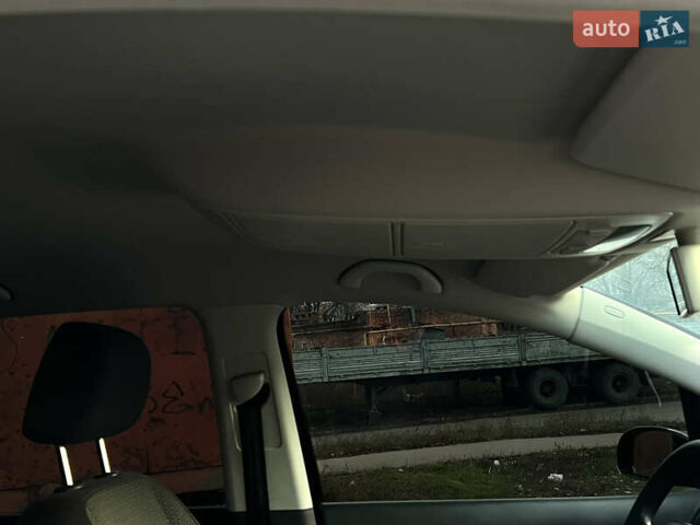 Черный Фольксваген Туран, объемом двигателя 1.6 л и пробегом 229 тыс. км за 6450 $, фото 53 на Automoto.ua