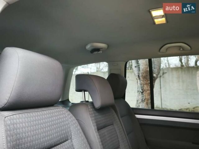 Черный Фольксваген Туран, объемом двигателя 2 л и пробегом 321 тыс. км за 5500 $, фото 32 на Automoto.ua