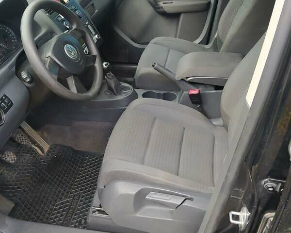 Черный Фольксваген Туран, объемом двигателя 1.6 л и пробегом 283 тыс. км за 5200 $, фото 24 на Automoto.ua