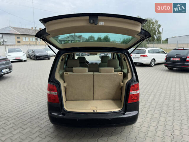 Черный Фольксваген Туран, объемом двигателя 1.98 л и пробегом 188 тыс. км за 4600 $, фото 33 на Automoto.ua