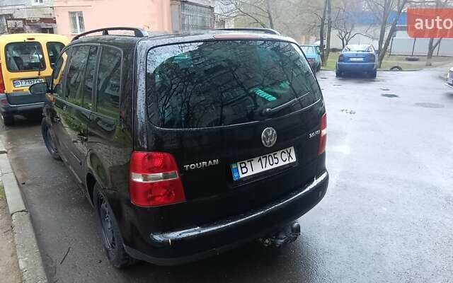 Черный Фольксваген Туран, объемом двигателя 1.97 л и пробегом 243 тыс. км за 6400 $, фото 7 на Automoto.ua