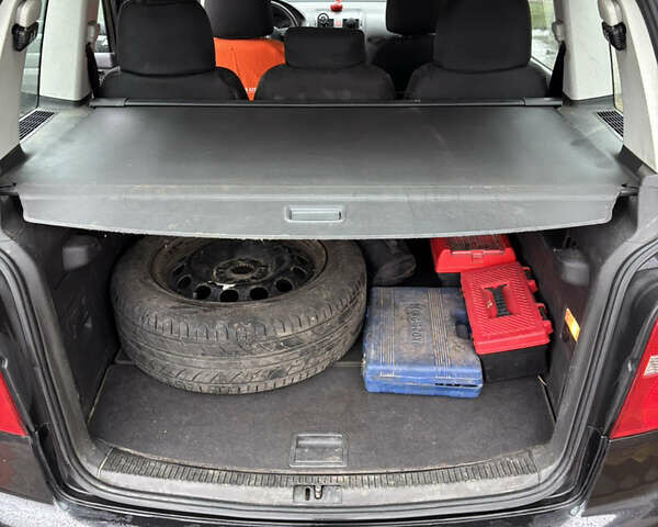 Черный Фольксваген Туран, объемом двигателя 1.97 л и пробегом 316 тыс. км за 5700 $, фото 11 на Automoto.ua