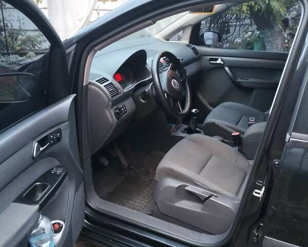 Черный Фольксваген Туран, объемом двигателя 1.9 л и пробегом 334 тыс. км за 5500 $, фото 8 на Automoto.ua