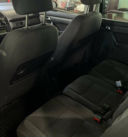 Черный Фольксваген Туран, объемом двигателя 1.9 л и пробегом 419 тыс. км за 5900 $, фото 24 на Automoto.ua