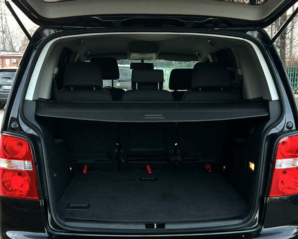 Черный Фольксваген Туран, объемом двигателя 1.6 л и пробегом 229 тыс. км за 6450 $, фото 35 на Automoto.ua