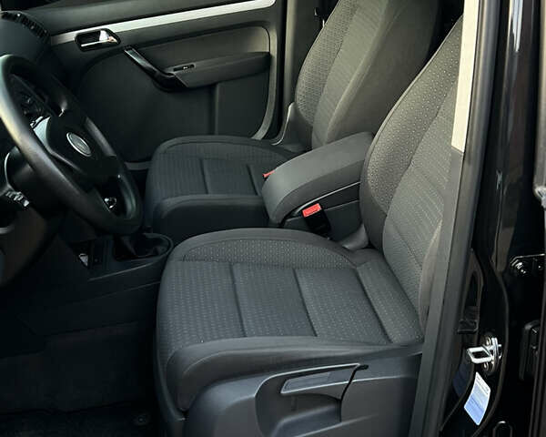 Черный Фольксваген Туран, объемом двигателя 1.6 л и пробегом 229 тыс. км за 6450 $, фото 43 на Automoto.ua