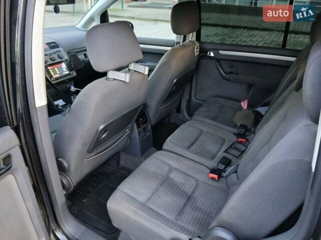 Чорний Фольксваген Туран, об'ємом двигуна 1.6 л та пробігом 279 тис. км за 4400 $, фото 1 на Automoto.ua