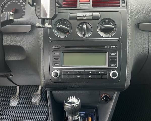 Чорний Фольксваген Туран, об'ємом двигуна 1.6 л та пробігом 216 тис. км за 6500 $, фото 19 на Automoto.ua