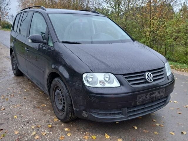 Черный Фольксваген Туран, объемом двигателя 1.6 л и пробегом 205 тыс. км за 5650 $, фото 7 на Automoto.ua