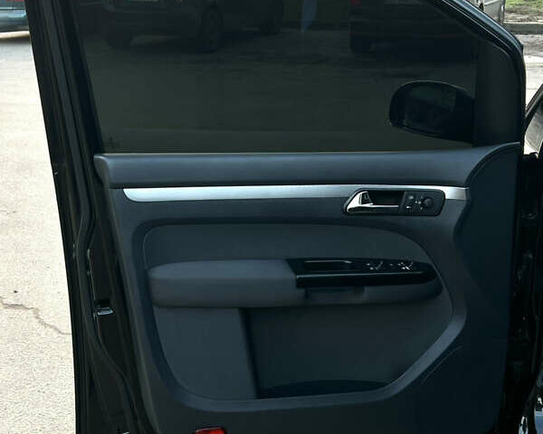 Черный Фольксваген Туран, объемом двигателя 1.6 л и пробегом 229 тыс. км за 6450 $, фото 40 на Automoto.ua