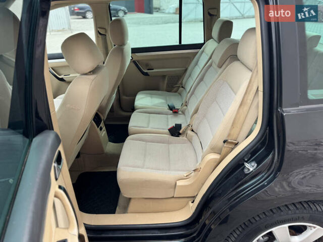 Черный Фольксваген Туран, объемом двигателя 1.98 л и пробегом 188 тыс. км за 4600 $, фото 29 на Automoto.ua