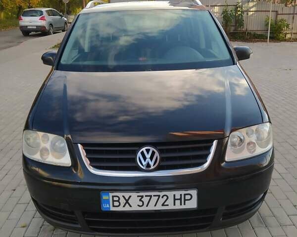 Черный Фольксваген Туран, объемом двигателя 1.6 л и пробегом 283 тыс. км за 5200 $, фото 3 на Automoto.ua