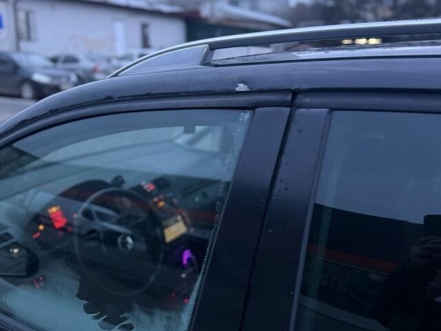 Черный Фольксваген Туран, объемом двигателя 2 л и пробегом 377 тыс. км за 2500 $, фото 5 на Automoto.ua