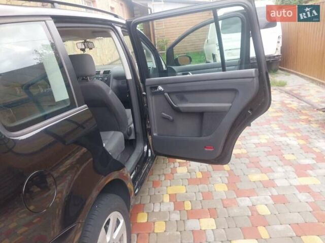 Черный Фольксваген Туран, объемом двигателя 1.6 л и пробегом 277 тыс. км за 6200 $, фото 8 на Automoto.ua