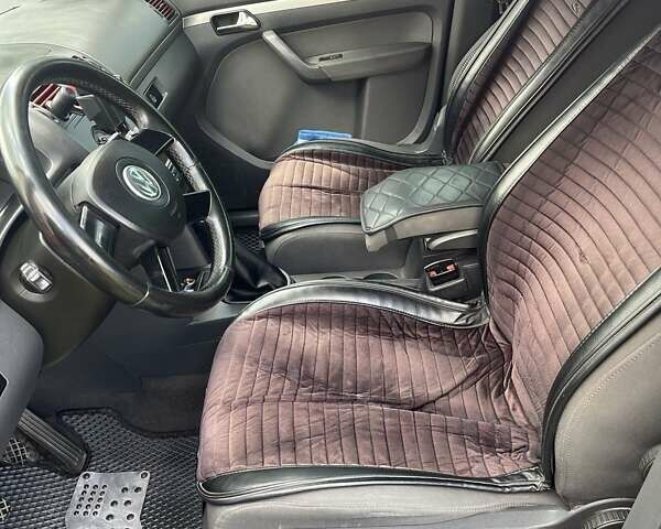 Чорний Фольксваген Туран, об'ємом двигуна 1.6 л та пробігом 216 тис. км за 6500 $, фото 5 на Automoto.ua