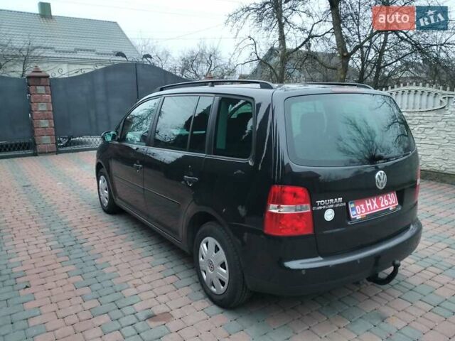 Черный Фольксваген Туран, объемом двигателя 1.6 л и пробегом 206 тыс. км за 5800 $, фото 17 на Automoto.ua
