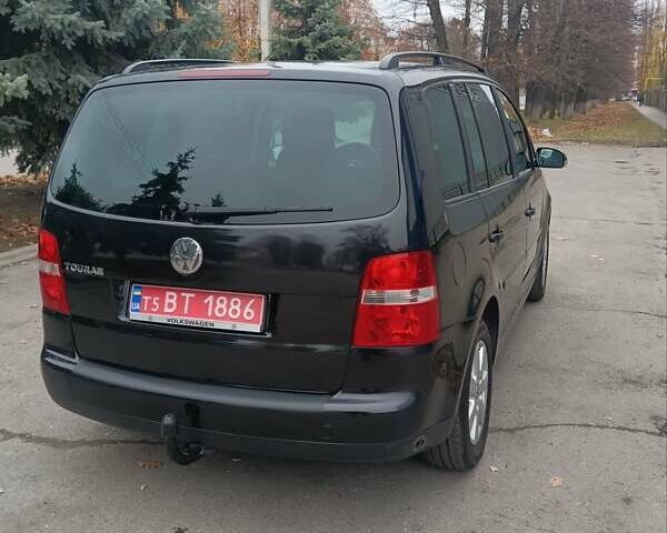 Черный Фольксваген Туран, объемом двигателя 1.6 л и пробегом 204 тыс. км за 6350 $, фото 5 на Automoto.ua