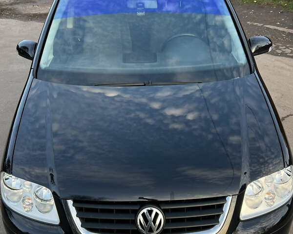 Черный Фольксваген Туран, объемом двигателя 1.6 л и пробегом 229 тыс. км за 6450 $, фото 4 на Automoto.ua