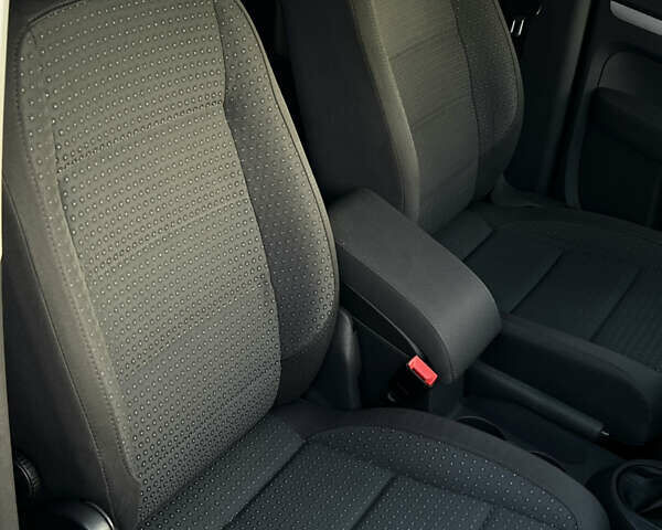 Черный Фольксваген Туран, объемом двигателя 1.6 л и пробегом 229 тыс. км за 6450 $, фото 30 на Automoto.ua