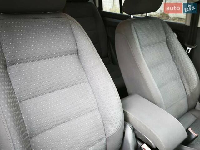 Черный Фольксваген Туран, объемом двигателя 2 л и пробегом 321 тыс. км за 5500 $, фото 25 на Automoto.ua