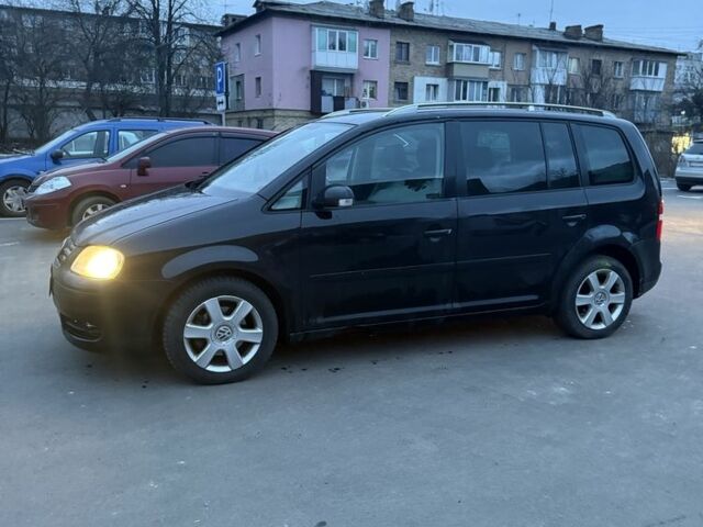 Черный Фольксваген Туран, объемом двигателя 2 л и пробегом 377 тыс. км за 2500 $, фото 7 на Automoto.ua