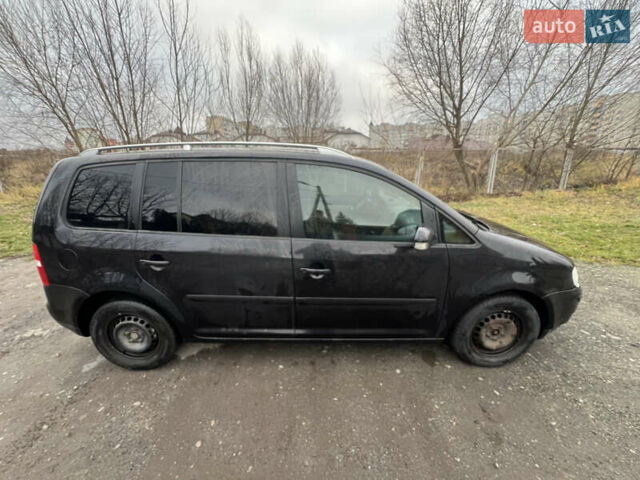 Черный Фольксваген Туран, объемом двигателя 1.6 л и пробегом 287 тыс. км за 4800 $, фото 7 на Automoto.ua