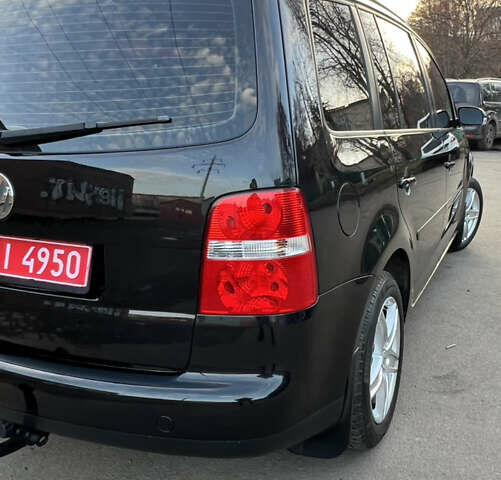 Черный Фольксваген Туран, объемом двигателя 1.6 л и пробегом 229 тыс. км за 6450 $, фото 10 на Automoto.ua