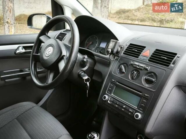 Черный Фольксваген Туран, объемом двигателя 2 л и пробегом 321 тыс. км за 5500 $, фото 22 на Automoto.ua