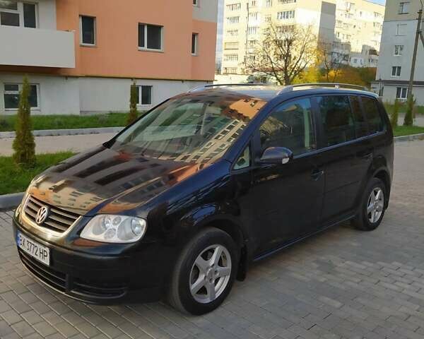 Черный Фольксваген Туран, объемом двигателя 1.6 л и пробегом 283 тыс. км за 5200 $, фото 9 на Automoto.ua