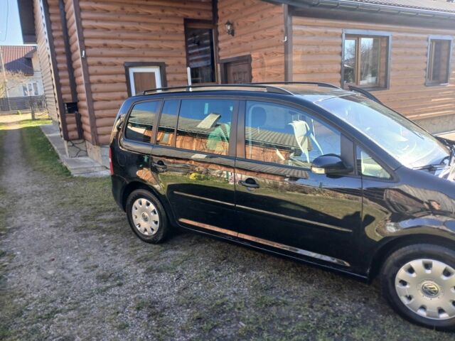 Черный Фольксваген Туран, объемом двигателя 1.9 л и пробегом 419 тыс. км за 4700 $, фото 9 на Automoto.ua