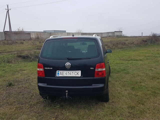 Черный Фольксваген Туран, объемом двигателя 2 л и пробегом 224 тыс. км за 4500 $, фото 4 на Automoto.ua