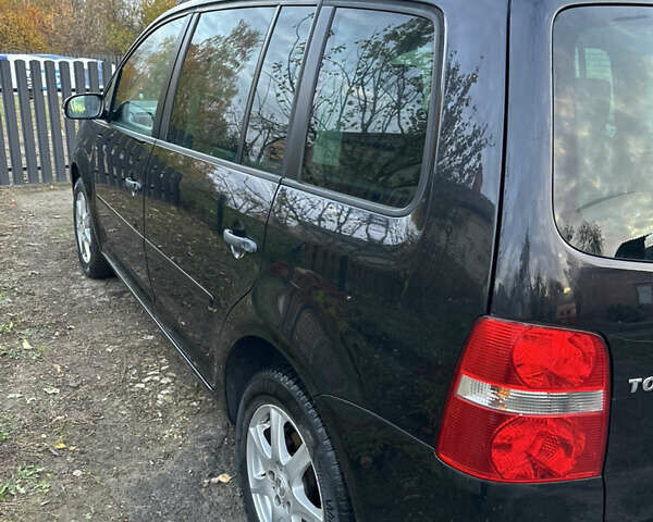 Чорний Фольксваген Туран, об'ємом двигуна 1.6 л та пробігом 295 тис. км за 5700 $, фото 3 на Automoto.ua