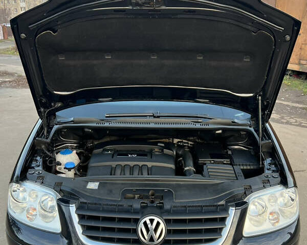 Черный Фольксваген Туран, объемом двигателя 1.6 л и пробегом 229 тыс. км за 6450 $, фото 55 на Automoto.ua