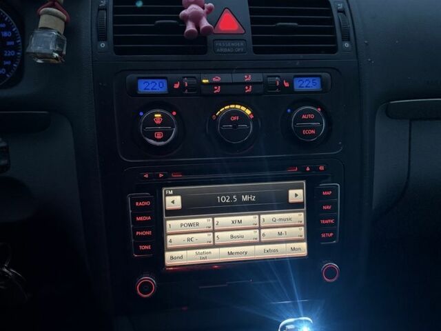 Черный Фольксваген Туран, объемом двигателя 2 л и пробегом 377 тыс. км за 2500 $, фото 13 на Automoto.ua